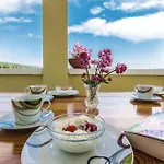 Three-bedroom In Διαμέρισμα