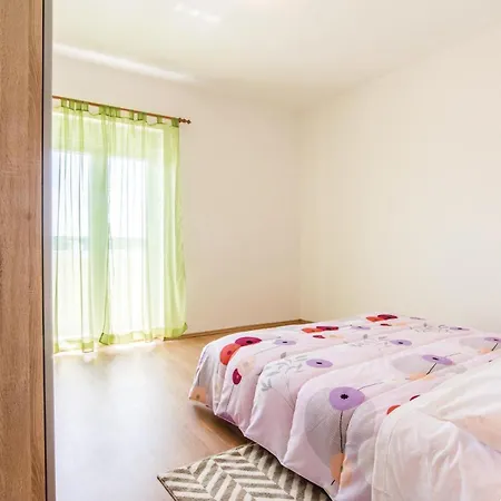 Three-bedroom In Slivnica