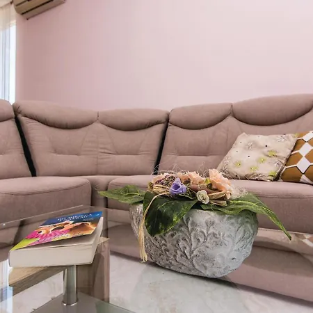 Three-bedroom In * Slivnica