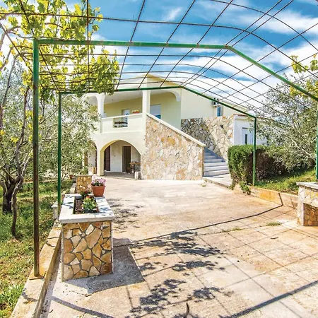 Three-bedroom In Apartman