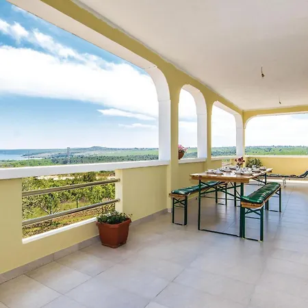 Апартаменты Three-bedroom In Slivnica