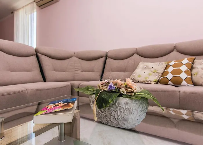 Three-bedroom In * Slivnica