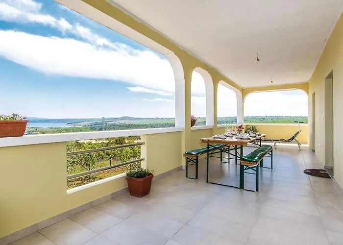 Apartment Three-bedroom In Slivnica