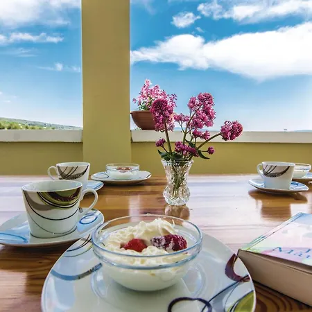 Three-bedroom In Apartman