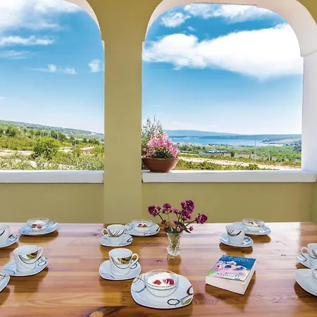 Three-bedroom In Apartman Slivnica